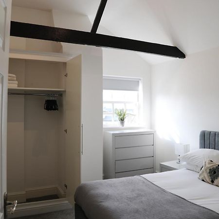 Letting Serviced Apartments - Guards View, Windsor Bagian luar foto