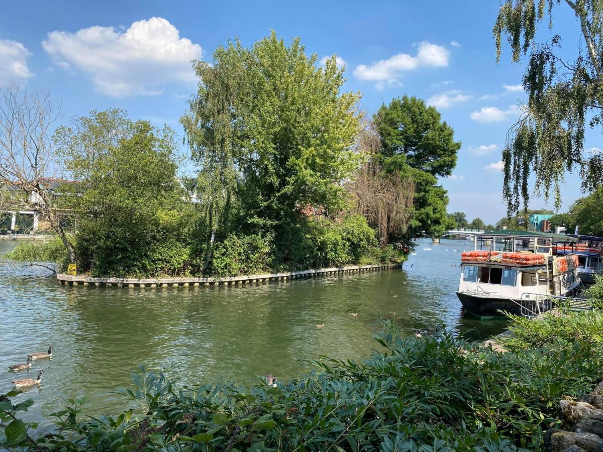 Letting Serviced Apartments - Guards View, Windsor Bagian luar foto